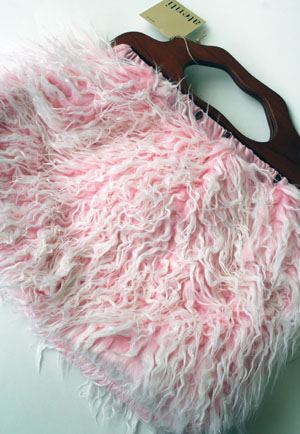 Shaggy Pink Carpet Bag from Atenti