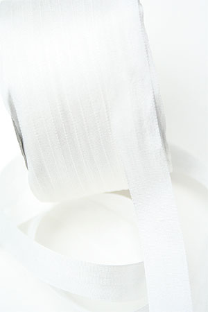 Silk Ribbon knitting yarn in Alabaster