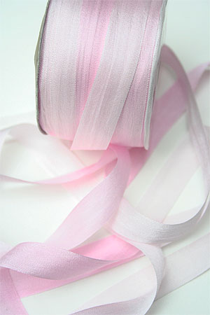 Silk Ribbon knitting yarn in Peppermint Kiss