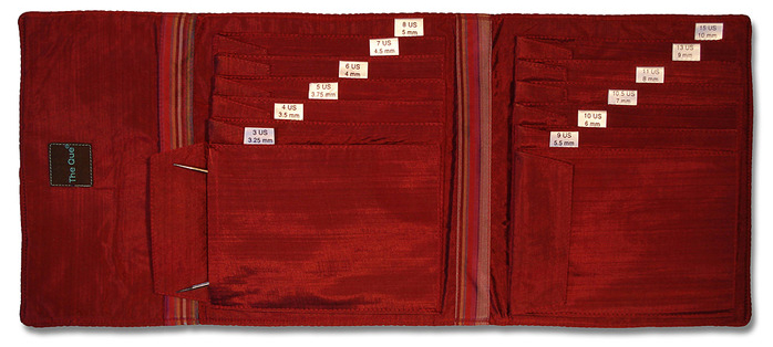 QUE Circular needle case interior
