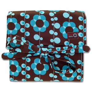 Della que cotton needle case in Lime with white Polka Dots