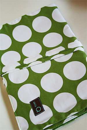 Della Q Double Point Roll Up Case (#158) - Green Dot