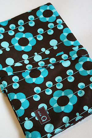 Della Q Double Point Roll Up Case (#158) - Turquoise Daisy