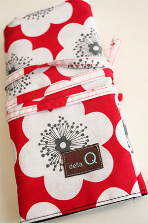 Della Q Interchangeable Needle Case in 103 Latona Cotton Print