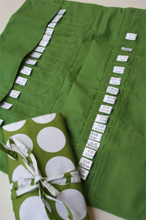 Della Q DOUBLE Interchangeable needle case in Green Dot