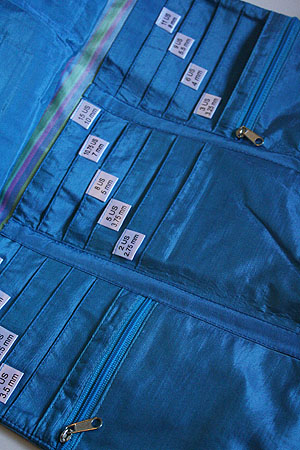 Della Q Interchangeable Needle Case