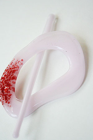 Moving Mud Shawl Pin Strawberry 