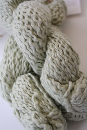 Pakucho Flamme Yarn in Apple Mist