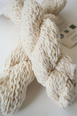 Pakucho Flamme Yarn in Marshmallow