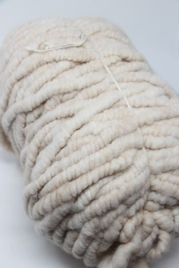 /BUMPS/alpaca Bulky Yarn in Latte