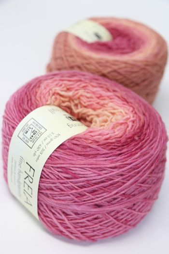 Freia - Shawl Ball in Coral Reef