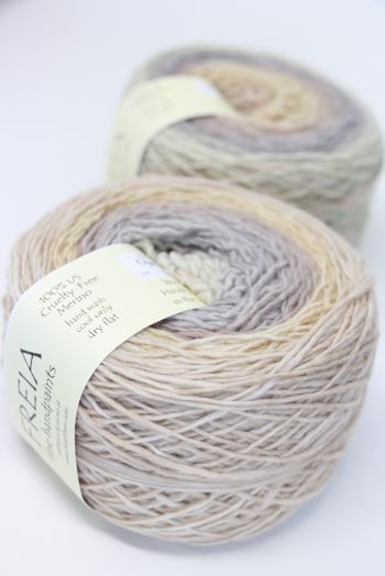 Freia - Shawl Ball in Oyster