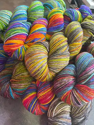 Urth Yarns - Uneek Fingering Yarn