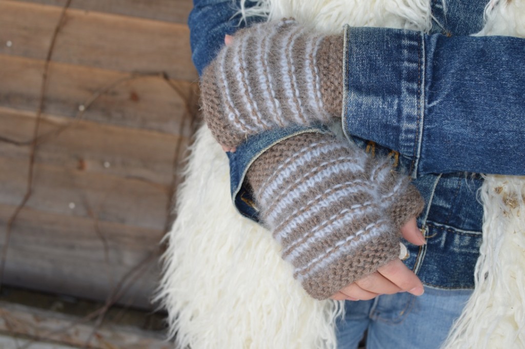 Cinnamon Loop Mitts