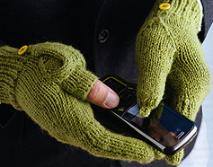 Text Glove in Alpaca