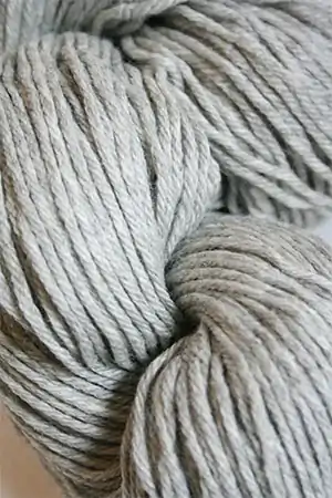 Cascade 220 Yarn in Silver Grey (8401) at Fabulous Yarn