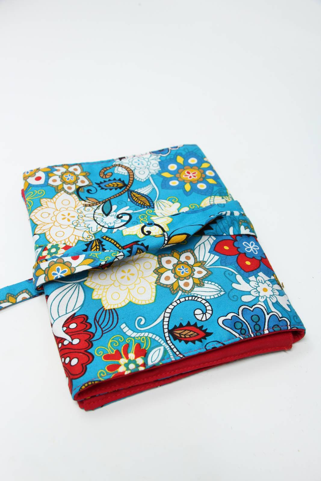 Della Q Crochet Roll Case in Belmont