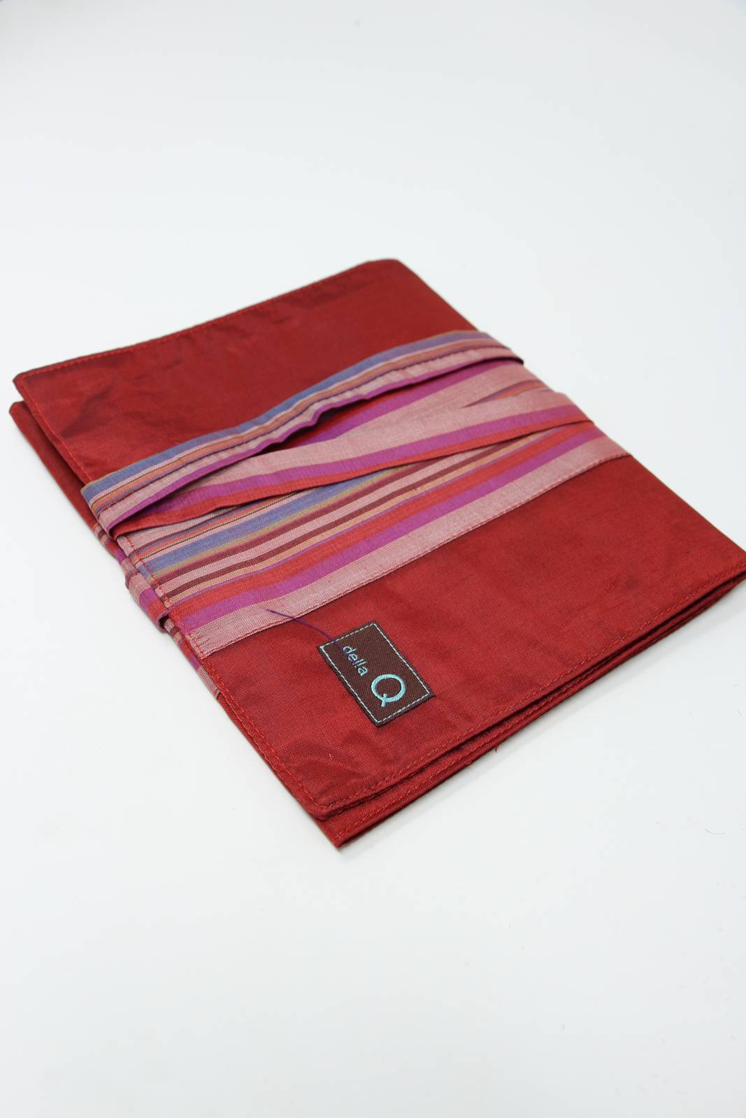 Della Q Crochet Roll Case in Red Stripe (Poly Silk)