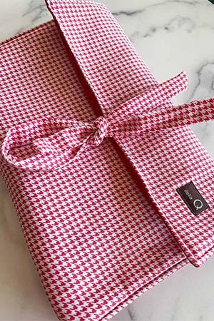 Della Q | Que Grand Circular Needle Case in Madison Red Check