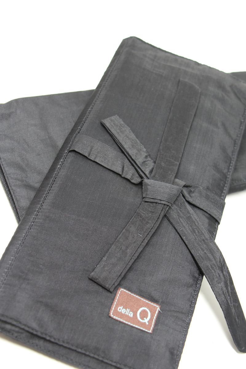 Della Q Trifold Circular Needle Case Black Stripe