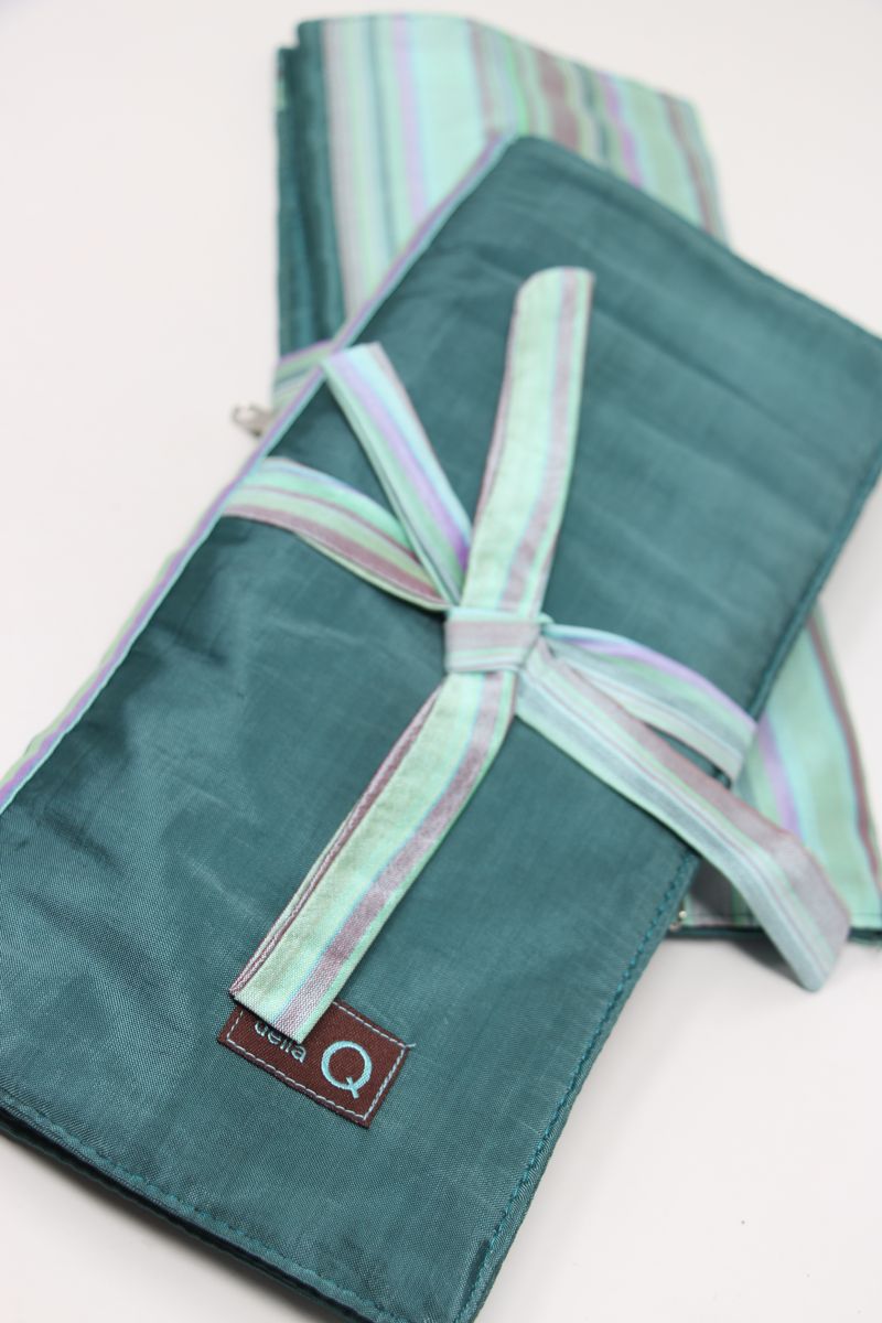 Della Q Trifold Circular Needle Case Seafoam Stripe Fabulous