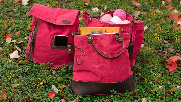 Della Q | Makers Vivid Rose