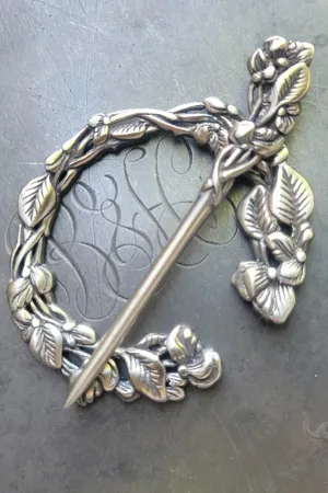sweetpea Penanular Brooch