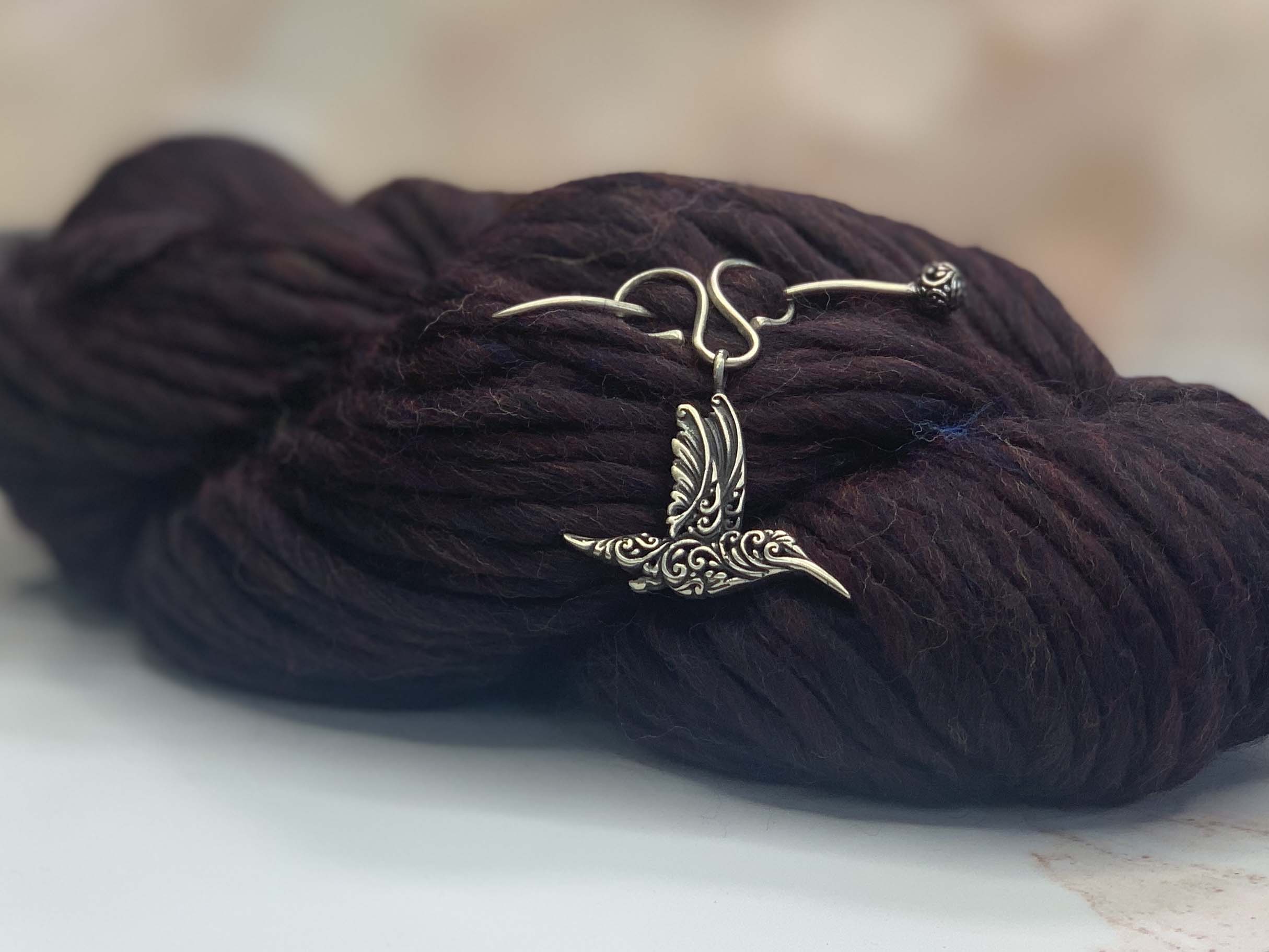 Jul Designs Shawl Pins: Filagree Hummingbird Charm Shawl (SP85-CRM4) | Fabulous Yarn