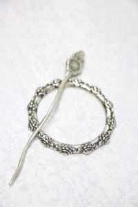 Jul Designs Shawl Pins: Celtic Lion Fabulous Yarn