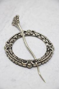 Jul Designs Shawl Pins: Celtic Lion Fabulous Yarn