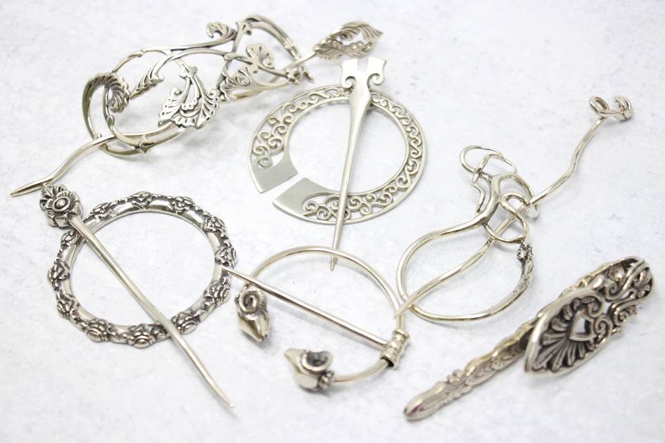 Buttons, ribbons, shawl pins, brooches